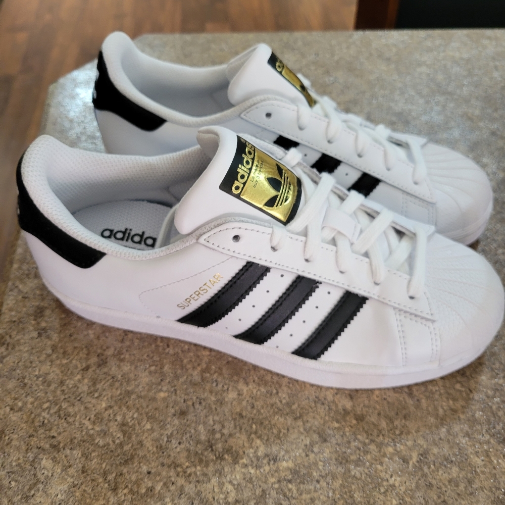 Women's Adidas Superstar Shoes size 6